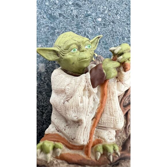 Hallmark Keepsake Ornament featuring Jedi Master Yoda from Star Wars - Picture 1 of 7